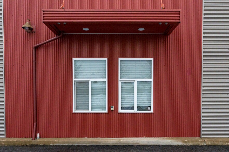 More Photos Of 210-214 W Sunset Ave, Coeur d'Alene Freestanding For Lease