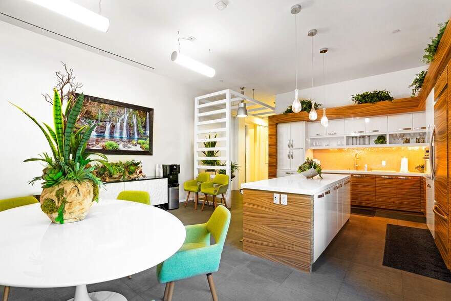 More Photos Of 23 Brookline, Aliso Viejo Warehouse For Sale