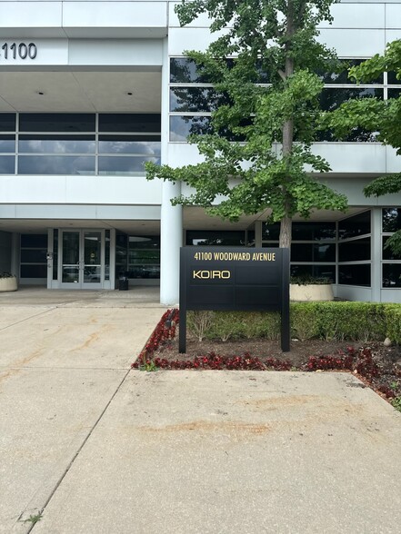 More Photos Of 41000 Woodward Ave, Bloomfield Hills Office For Lease