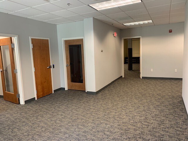 More Photos Of 55-95 West St, Walpole Research And Development For Lease