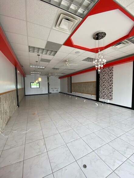 More Photos Of 2328 S College St, Auburn Storefront For Sale