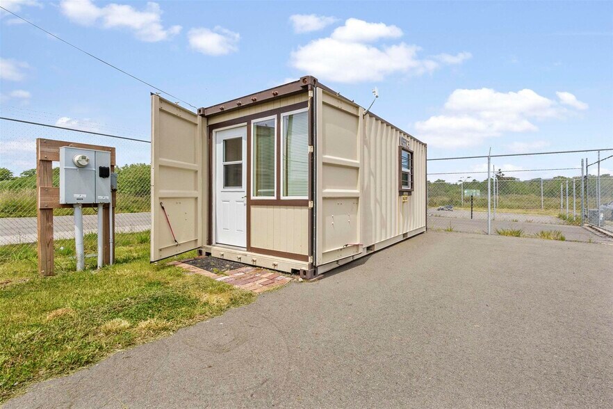 More Photos Of 1621 5th St, Crescent City Self Storage For Sale