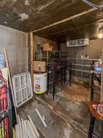 More Photos Of 42 E High St, East Hampton Storefront Retail Office For Lease