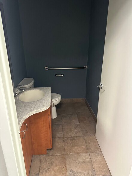 More Photos Of 1385 W State Road 434, Longwood Medical For Lease