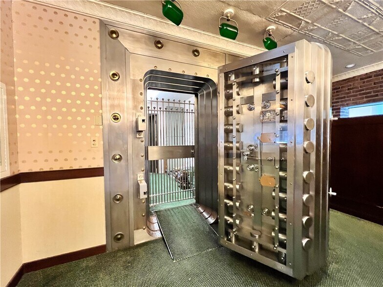 More Photos Of 436 E La Salle Ave, Barron Office Residential For Lease