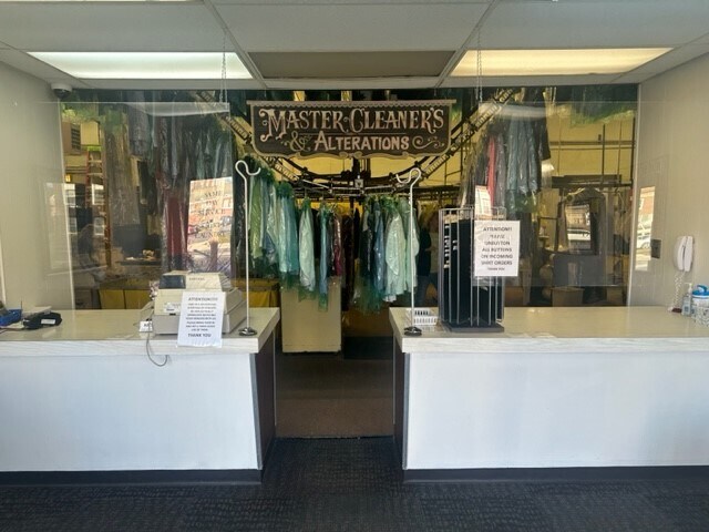 More Photos Of 232 Front St, Berea Freestanding For Sale