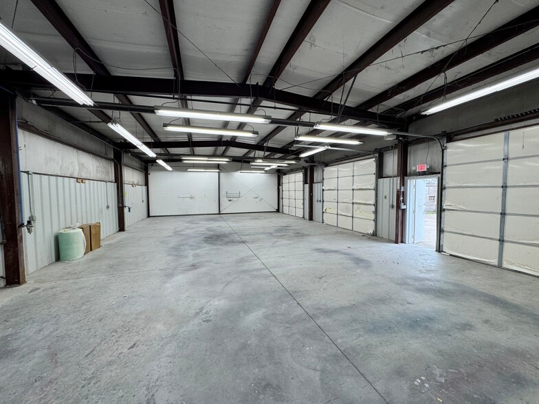 More Photos Of 4316 S Newcastle Rd, Oklahoma City Service For Sale