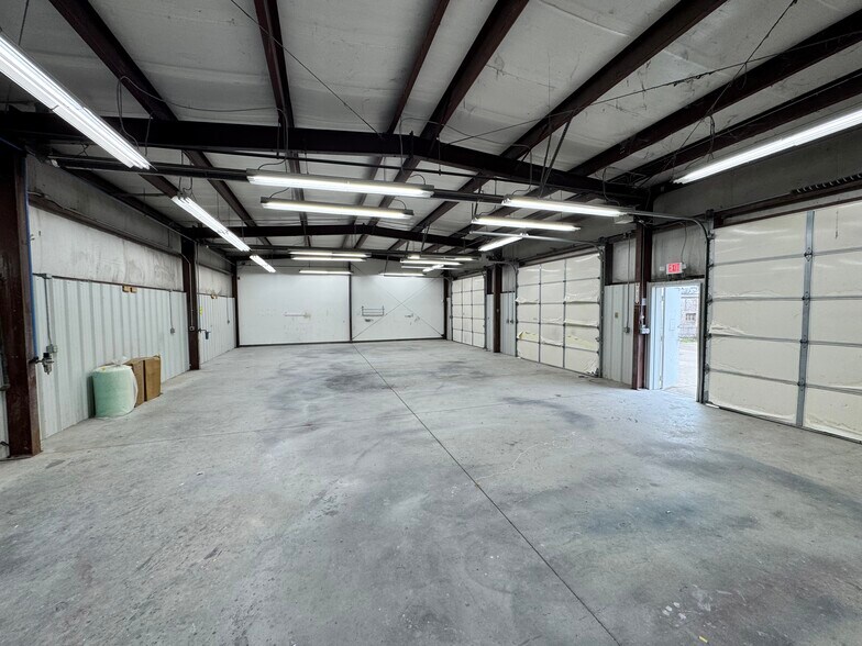More Photos Of 4316 S Newcastle Rd, Oklahoma City Service For Lease
