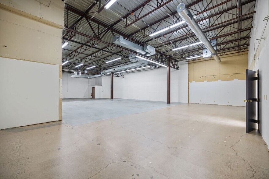 More Photos Of 7115-7149 Shady Oak Rd, Eden Prairie Light Manufacturing For Lease