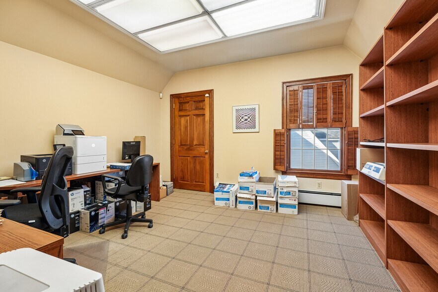 More Photos Of 37 Park Ave, Lyndhurst Office For Sale