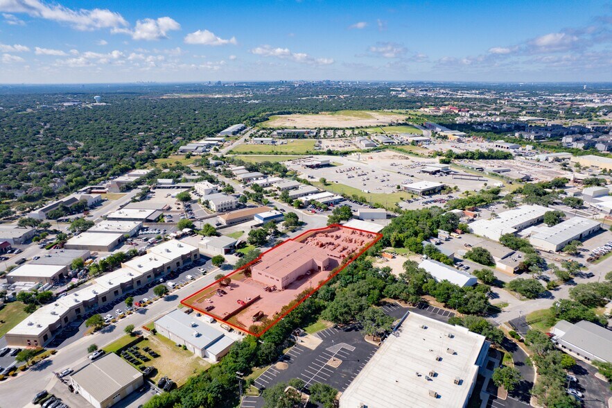 More Photos Of 16119 College Oak, San Antonio Showroom For Lease