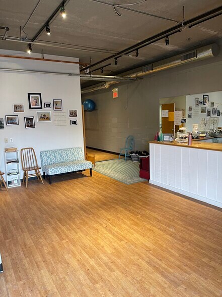 More Photos Of 141 1st St W, Waconia Office For Lease