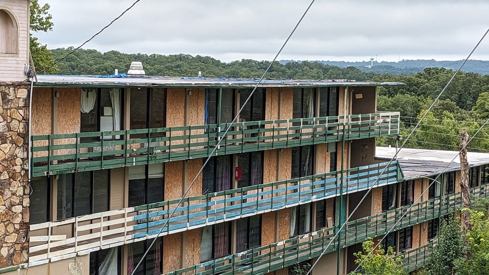 More Photos Of 1900 W 76 Country Blvd, Branson Hotel For Sale