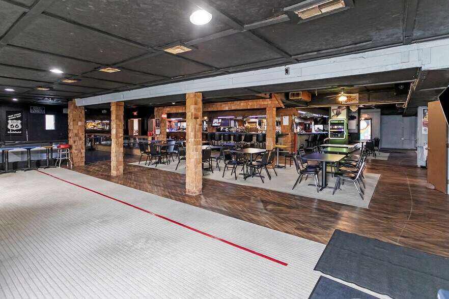 More Photos Of 220 N Old Route 66, Litchfield Restaurant For Sale