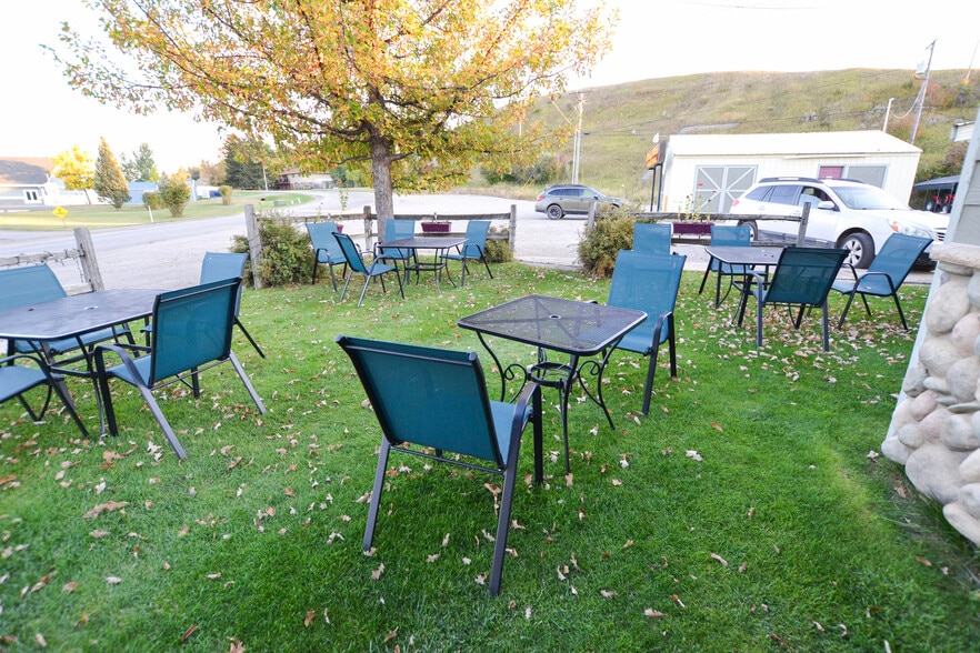 More Photos Of 611 NE Main St, Lewistown Specialty For Sale