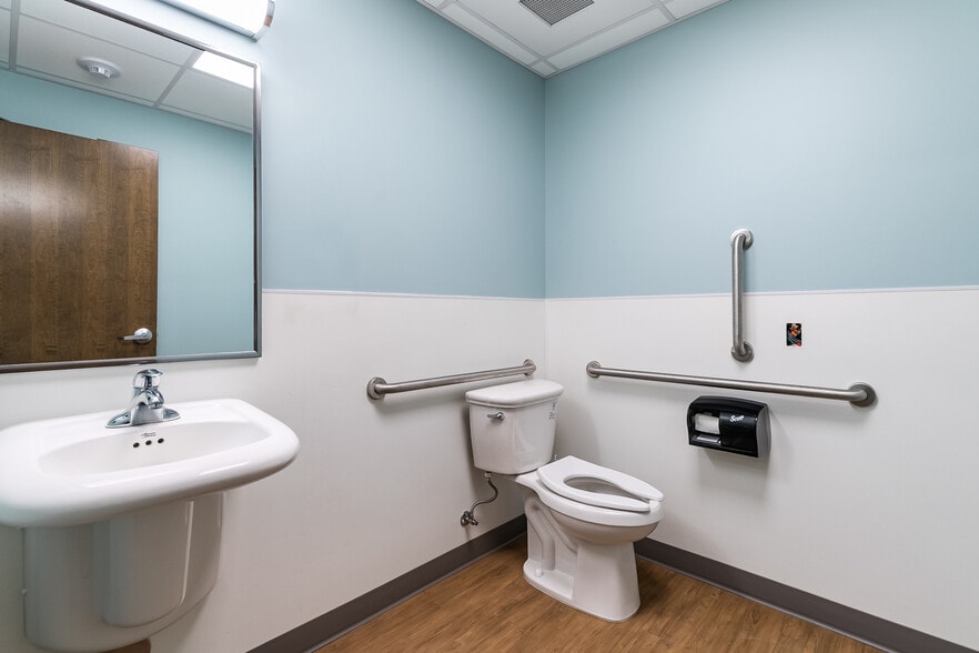 More Photos Of 200 Westerly Rd, Bellingham Medical For Lease