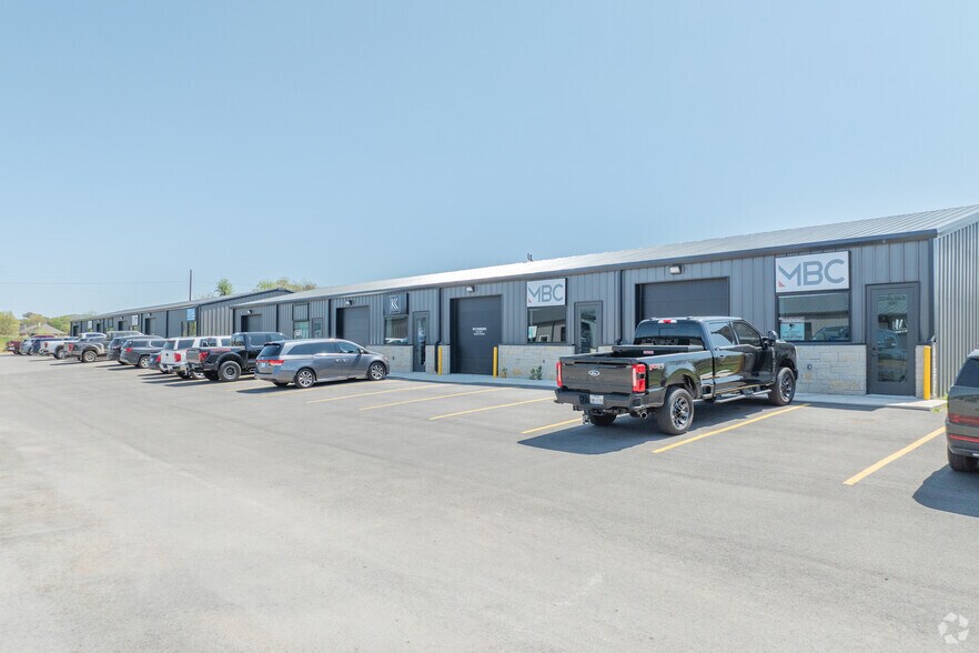 More Photos Of 200-225 West Side Dr, Decatur Light Distribution For Lease