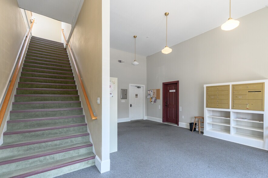 More Photos Of 16079 SW Railroad St, Sherwood Office For Sale