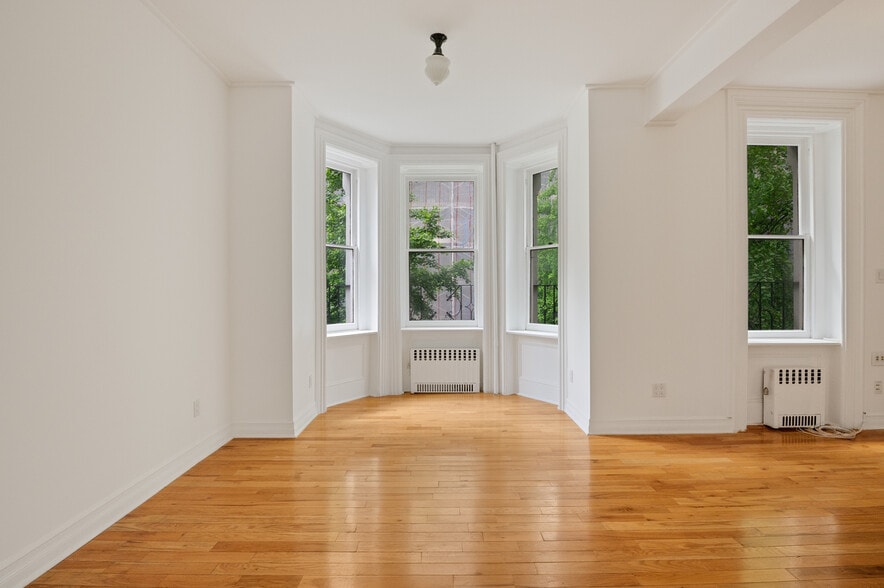 More Photos Of 19 E 75th St, New York Storefront Retail Office For Sale