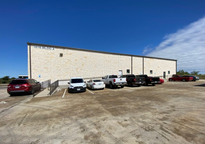 More Photos Of 1616 Robert S. Light Blvd, Buda Showroom For Lease