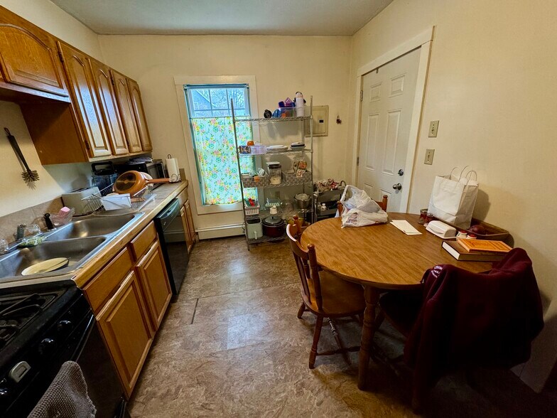 More Photos Of 24 West St, Lebanon Apartments For Sale