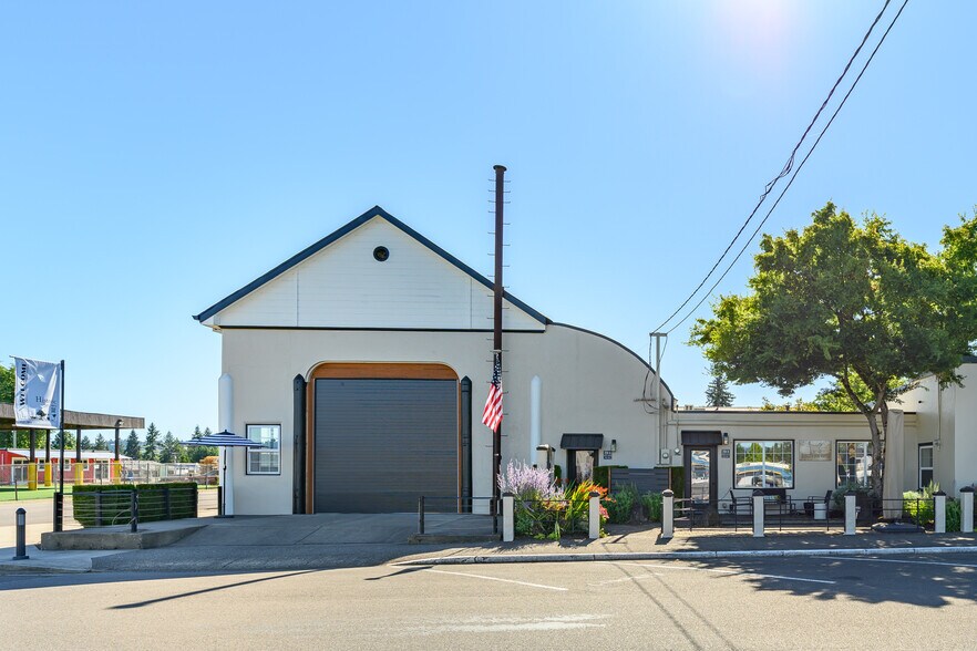 More Photos Of 258 N Kutch St, Carlton Storefront For Lease