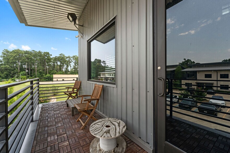 More Photos Of 1330 Rayford Park Rd, Spring Loft Creative Space For Lease