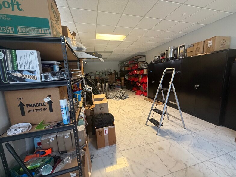 More Photos Of 3600 Westview Dr, Naples Showroom For Sale