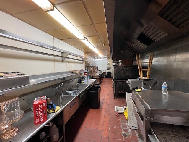 More Photos Of 10175 E Hampden Ave, Denver Freestanding For Sale