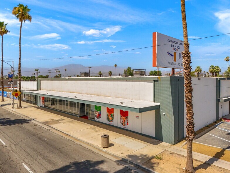 More Photos Of 45151 Oasis St, Indio Freestanding For Lease