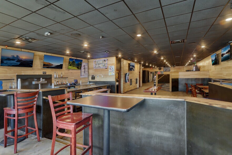 More Photos Of 631 S Broadway St, Menomonie Bar For Sale