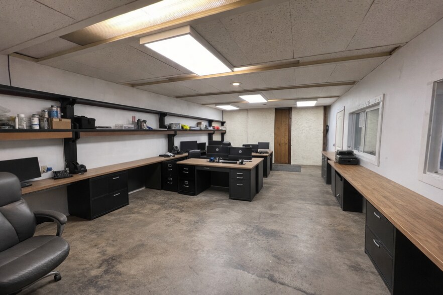 More Photos Of 287 Mokauea St, Honolulu Warehouse For Sale