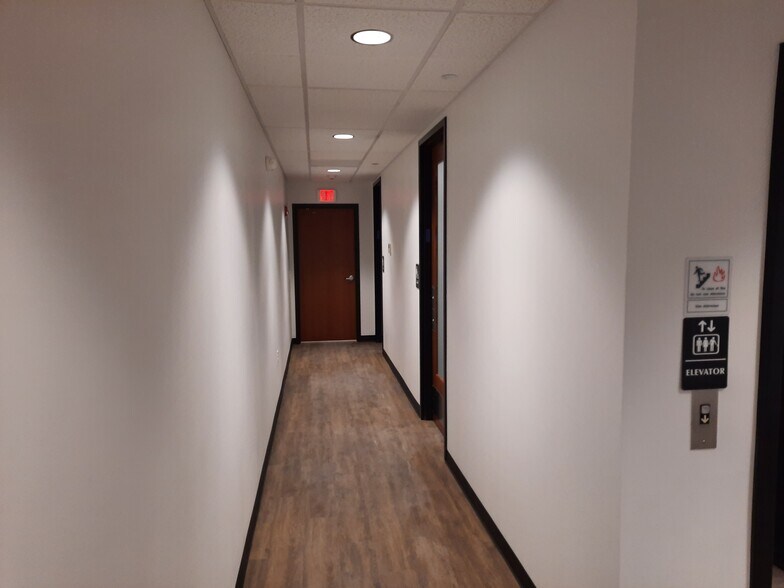 More Photos Of 7801 N Central Dr, Lewis Center Light Distribution For Lease