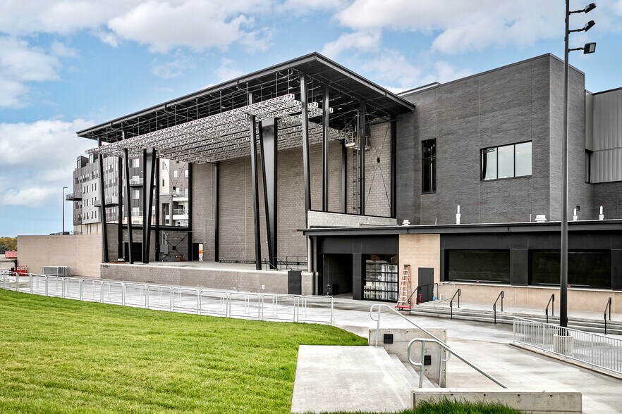 More Photos Of La Vista City Centre, La Vista Unknown For Lease