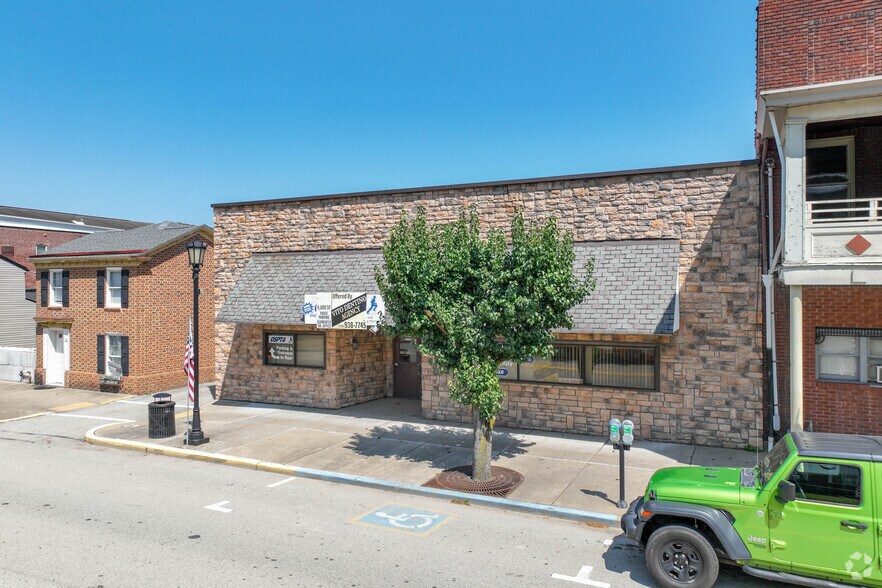 More Photos Of 240 3rd St, California Storefront For Lease