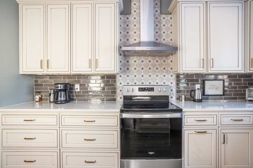 More Photos Of 502 W Main St, Danville Office For Sale