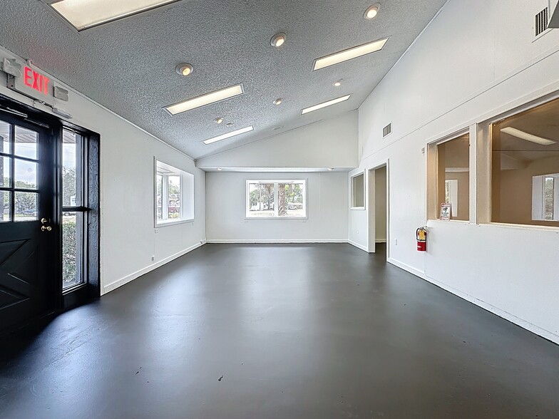 More Photos Of 2017 W Main St, Leesburg Office For Lease
