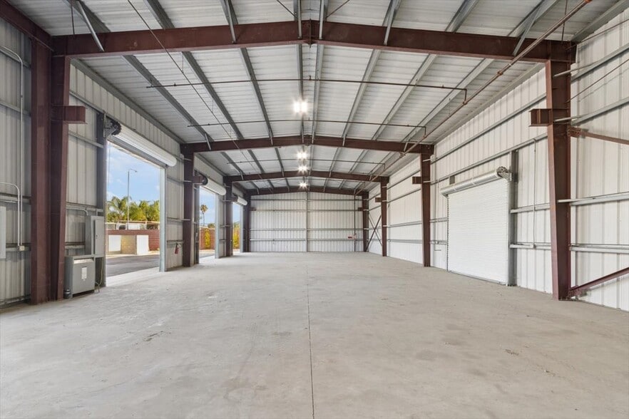 More Photos Of 11185 Roswell Ave, Pomona Warehouse For Lease