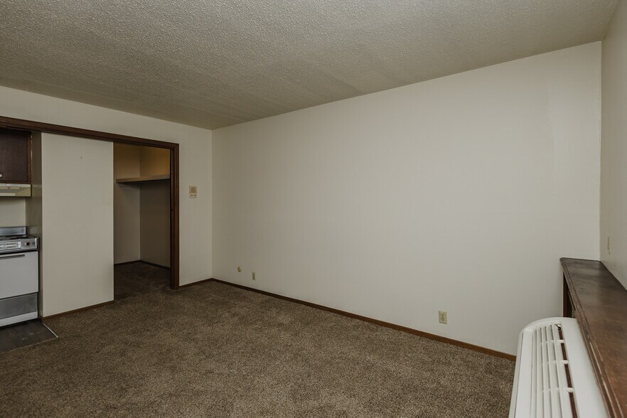 More Photos Of 3007 Sierra Pky, Hutchinson Apartments For Sale