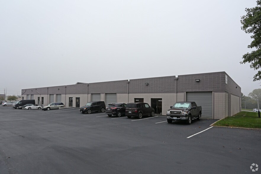 More Photos Of 11610-11634 W 90th St, Overland Park Warehouse For Lease