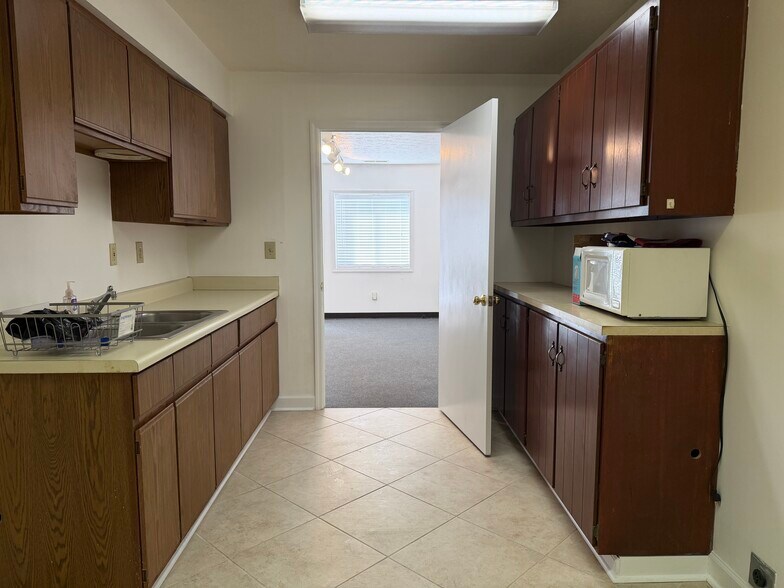 More Photos Of 207 Big Run Rd, Lexington Warehouse For Lease