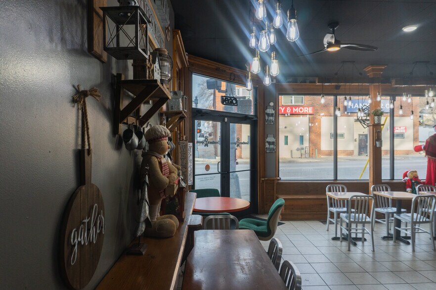 More Photos Of 3927-3929 Ames Ave, Omaha Storefront Retail Residential For Lease