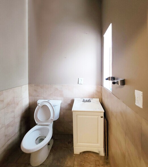 More Photos Of 1893 Amsterdam Ave, New York Funeral Home For Lease