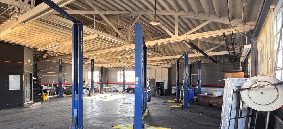 More Photos Of 501-515 S Coast Hwy, Oceanside Auto Repair For Lease