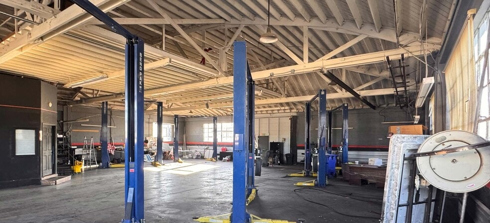 More Photos Of 501-515 S Coast Hwy, Oceanside Auto Repair For Lease