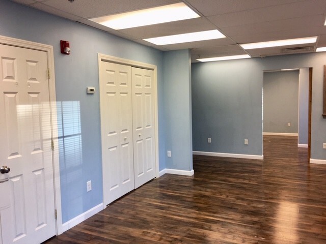 More Photos Of 4 Market Place Dr, York Office For Lease