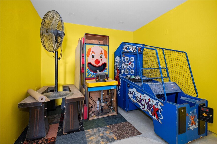 More Photos Of 120-124 E Crawford St, Deer Park Freestanding For Sale