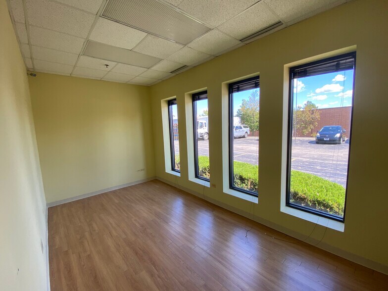 More Photos Of 1050 Ensell Rd, Lake Zurich Industrial For Sale