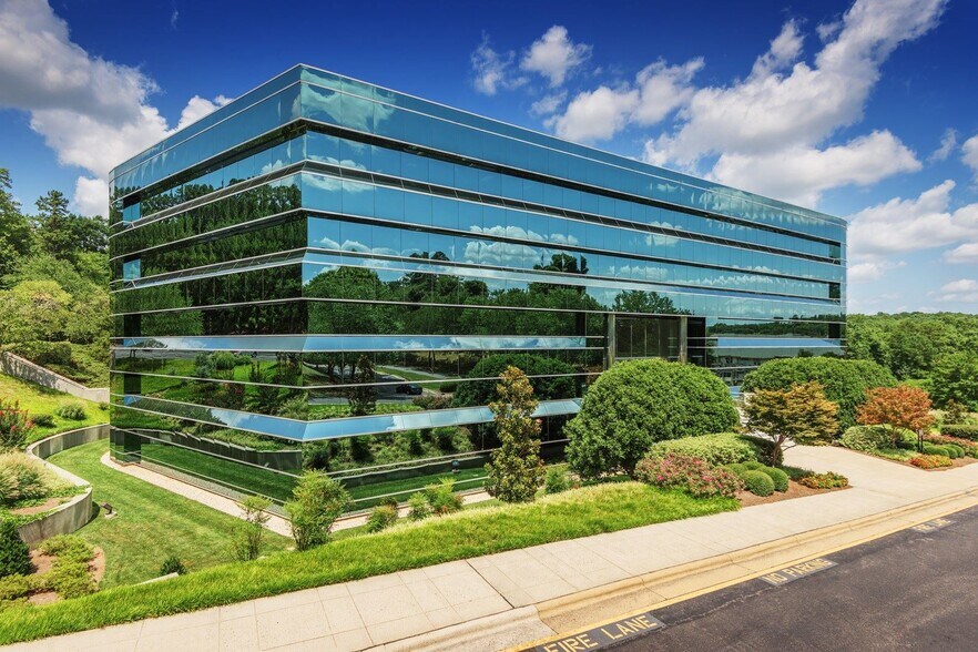 More Photos Of 5400 Glenwood Ave, Raleigh Office For Lease