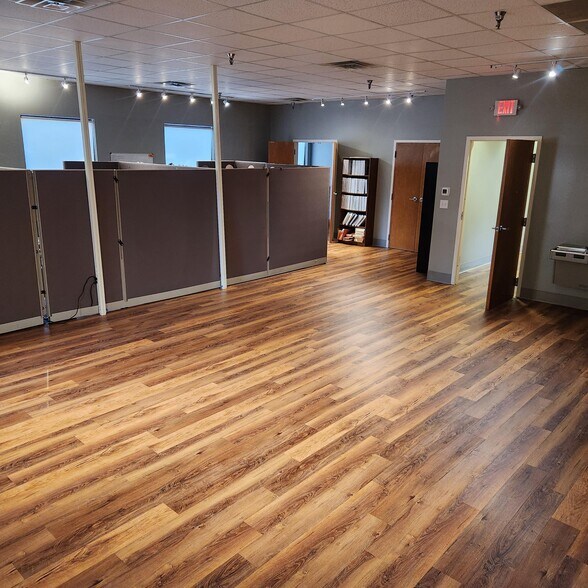 More Photos Of 6000 Meadow Brook Mall Ct, Clemmons Storefront Retail Office For Lease